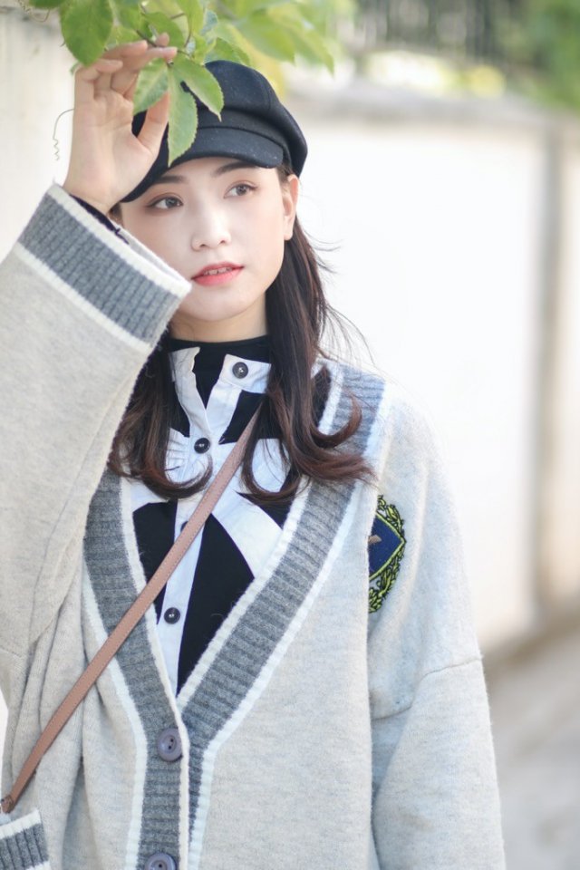 This girl has a special temperament, pure like the warm sun in winter