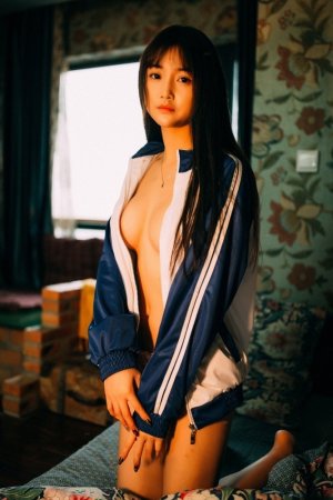 校舍直擊!校花妹妹的校服風情