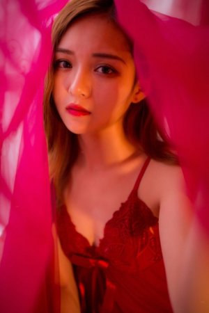 清甜美人紅裙出鏡,絕對直擊你的心