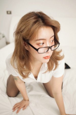 美女少婦糯米NM空姐制服誘惑,撩裙撅臀狂野風騷