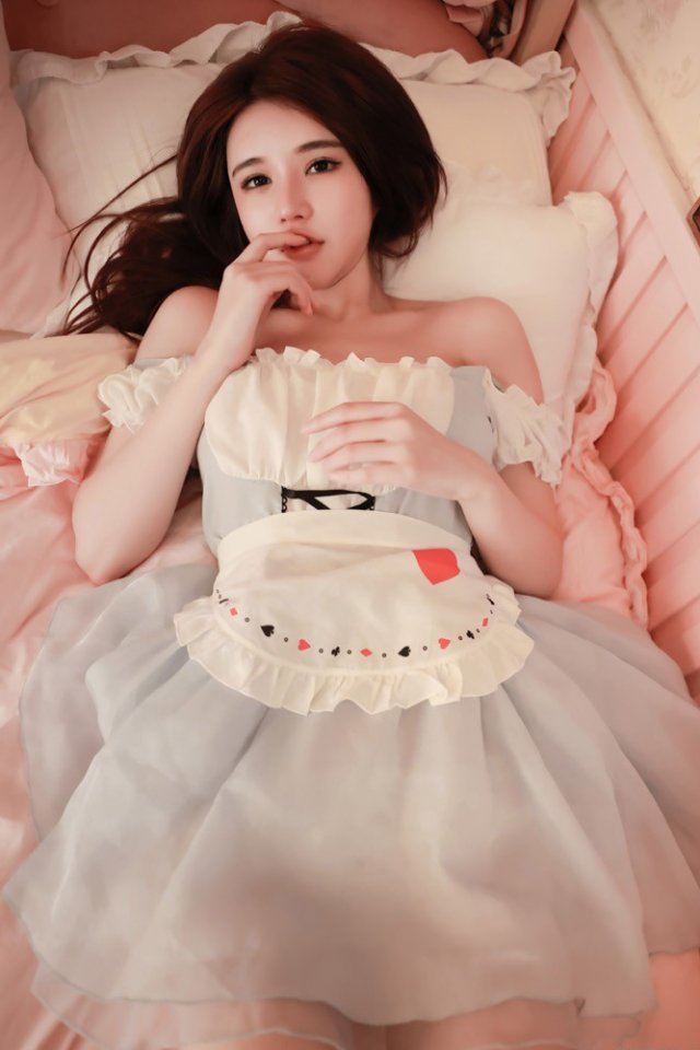 겉으로는 차가운 빙산 미인인데, 침대 위에서는 이렇게 호방하다.